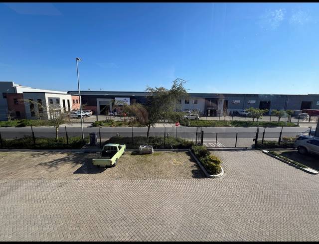 342M² WAREHOUSE TO LET IN STIKLAND INDUSTRIAL